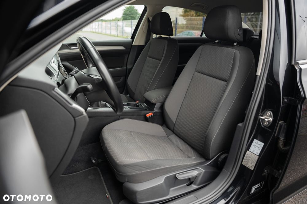 Volkswagen Passat 1.6 TDI BMT Trendline - 25