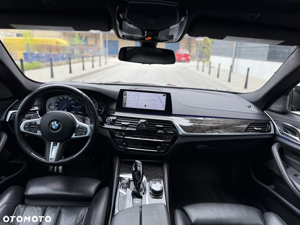 BMW Seria 5 M550i xDrive sport - 21