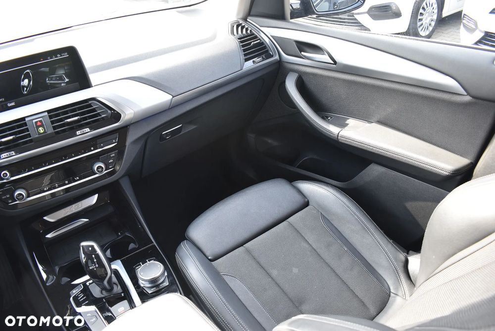 BMW X3 xDrive20i GPF Advantage - 21