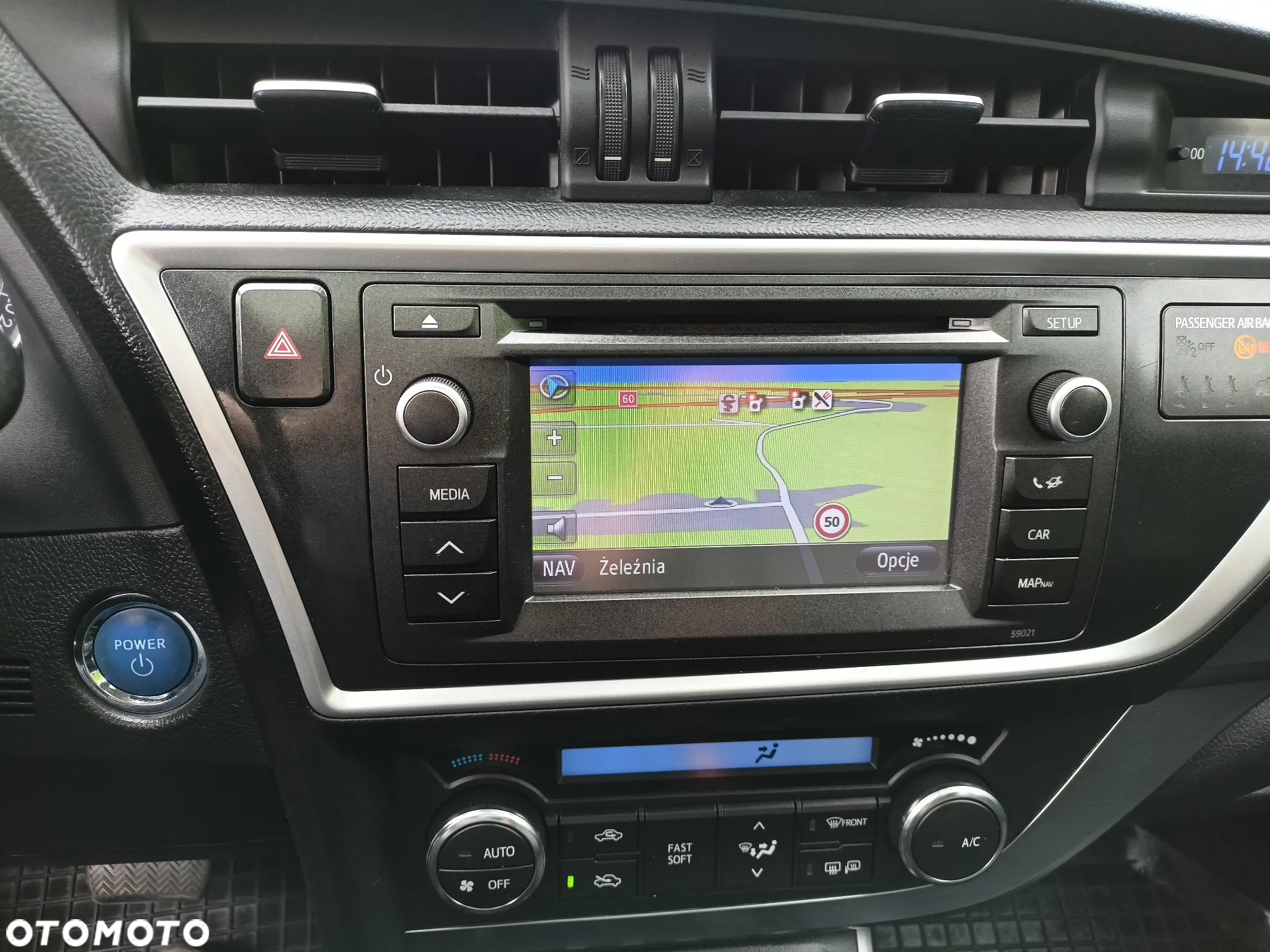 Toyota Auris Hybrid 135 Prestige - 11