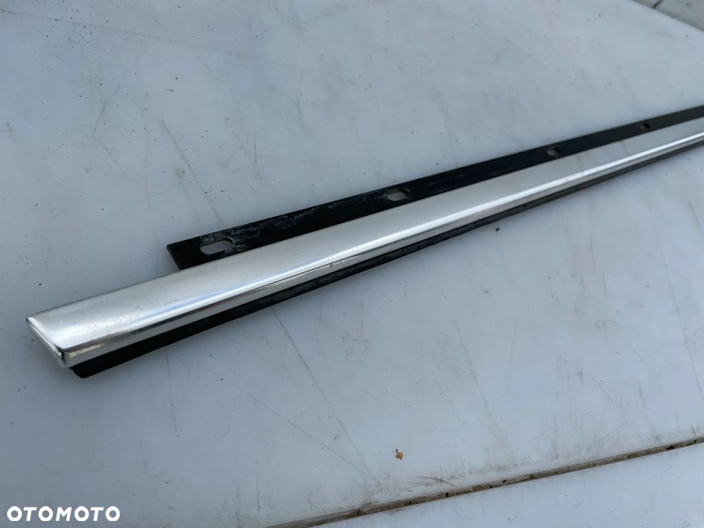 Listwa drzwi zgarniająca lewy tył Audi A4 B6 Kombi 8E0853763B - 2