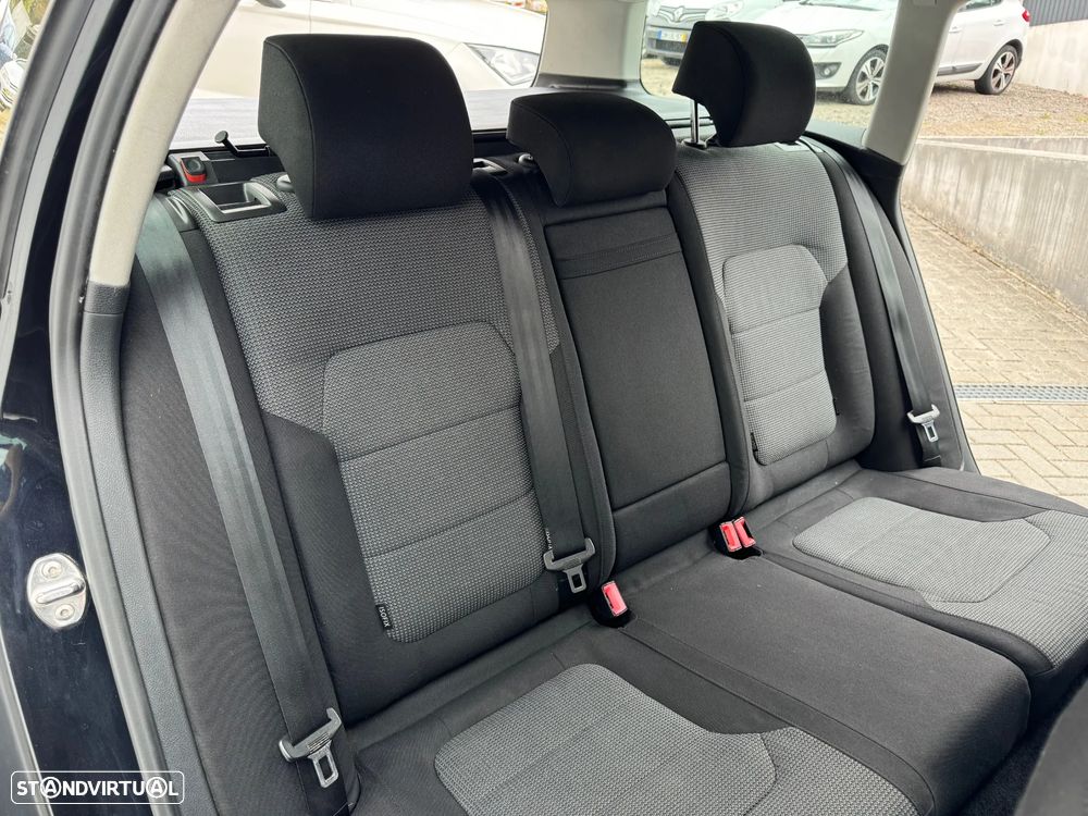 VW Passat Variant 2.0 TDi Highline - 26