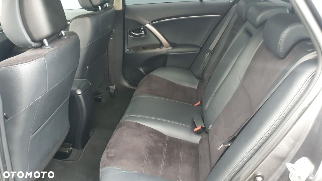 Toyota Avensis 2.0 D-4D Premium - 16