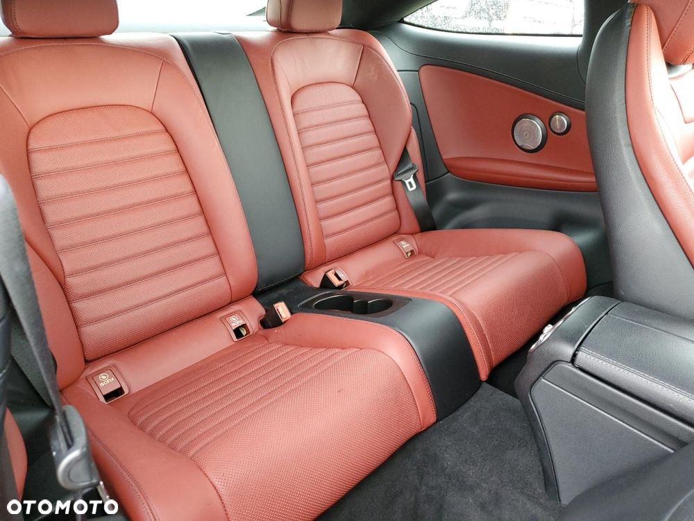 Mercedes-Benz Klasa C 300 9G-TRONIC - 8