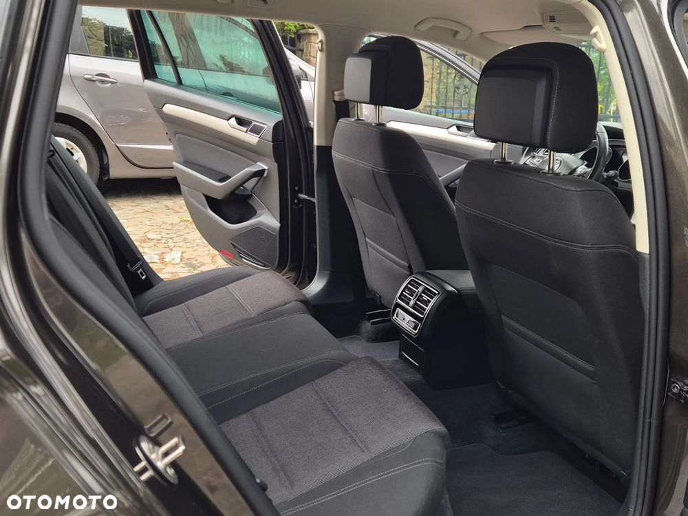 Volkswagen Passat 2.0 TDI SCR (BlueMotion Technology) DSG Highline - 28