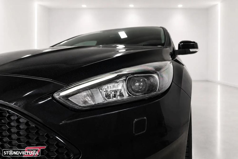 Ford Focus 2.0 EcoBoost ST c/ Pack Pele Desportiva - 12
