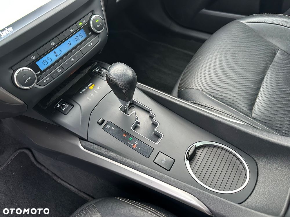 Toyota Avensis 2.0 Selection MS - 36