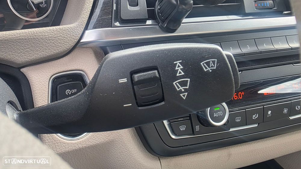 BMW 320 d Auto Line Luxury - 28