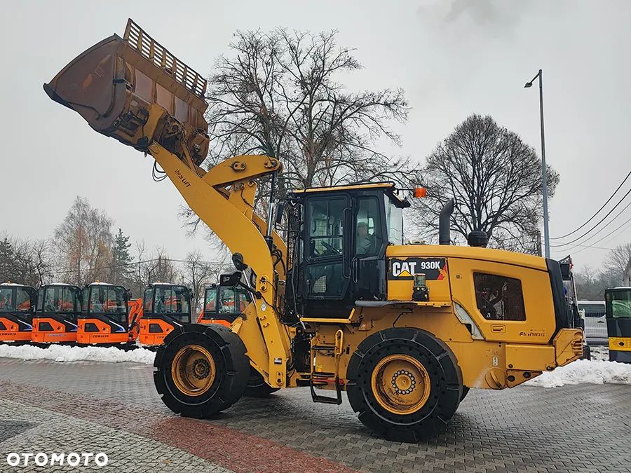 Caterpillar 930K - 11