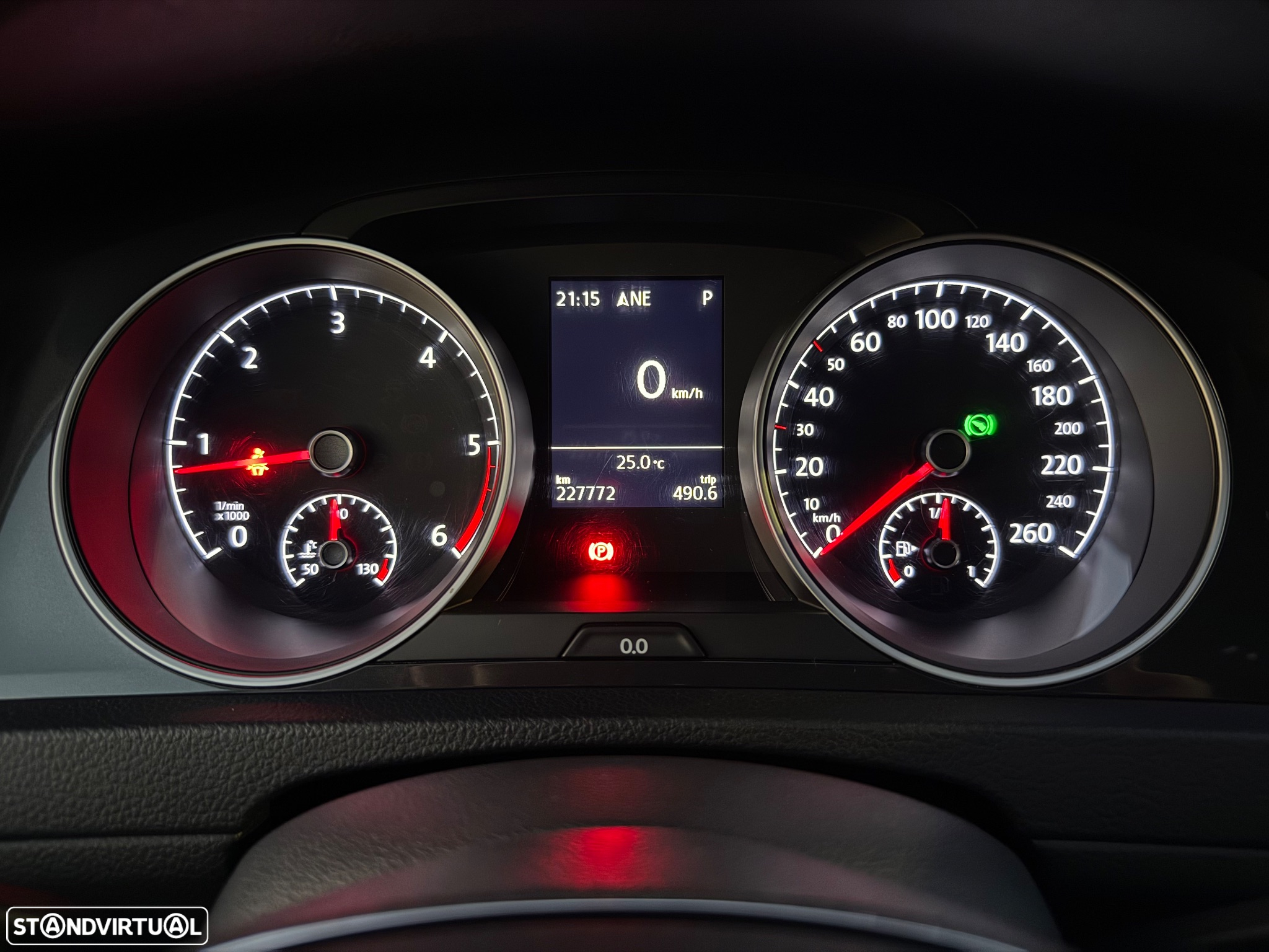 VW Golf Variant 1.6 TDi Confortline DSG - 23