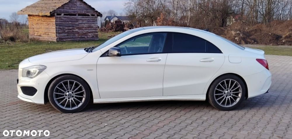 Mercedes-Benz CLA 220 d 7G-DCT AMG Line - 4