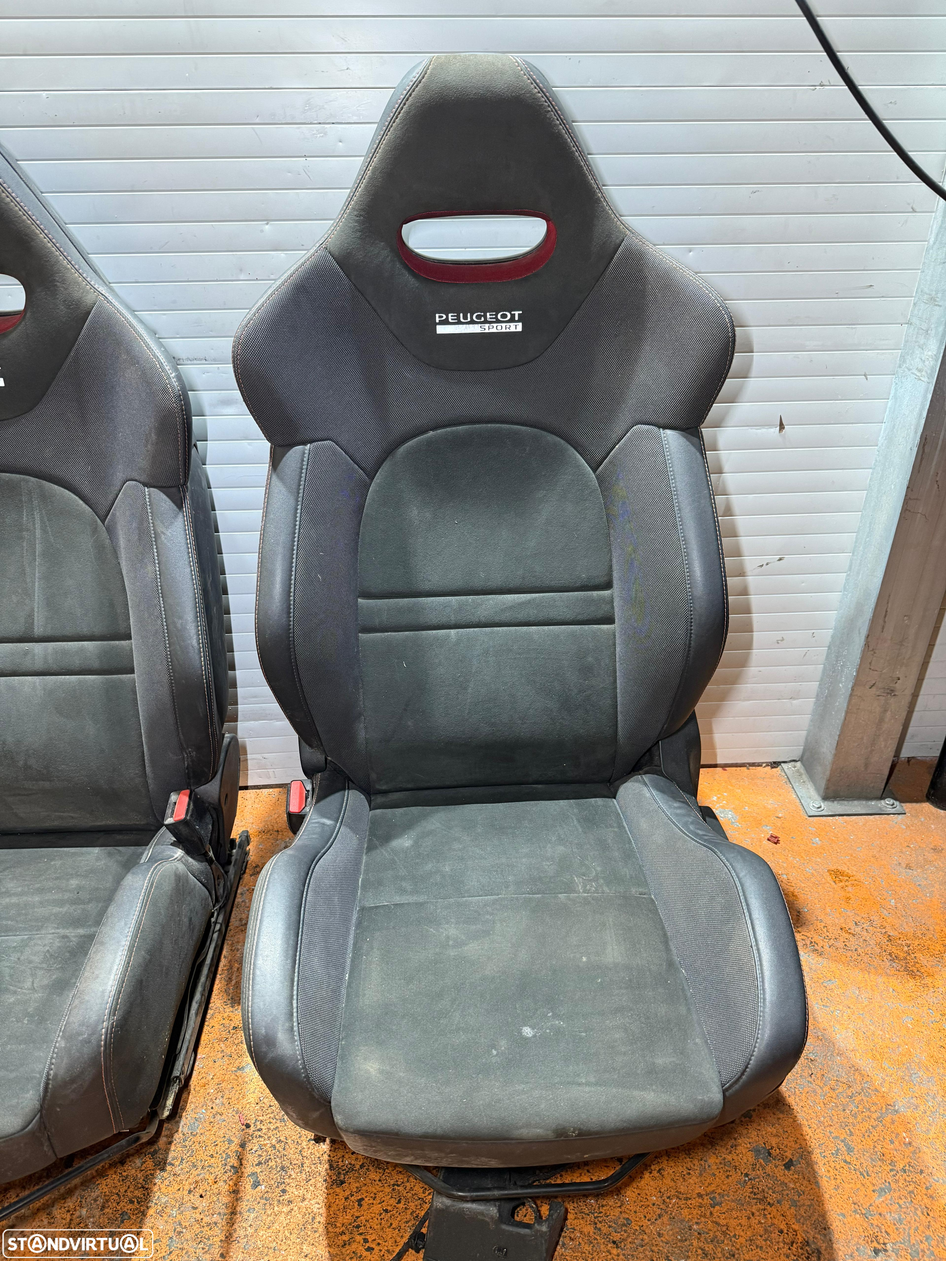 Bancos Frontais e Traseiros Peugeot 208 Ano 2015 - 2