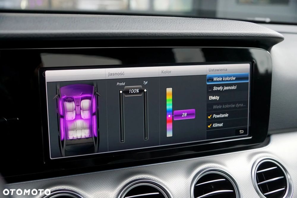 Mercedes-Benz Klasa E 220 d 4-Matic 9G-TRONIC - 34