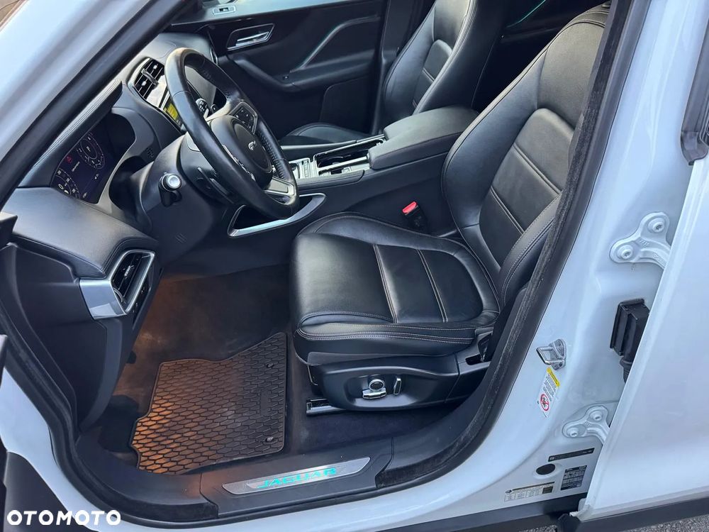 Jaguar F-Pace 30t AWD Prestige - 7