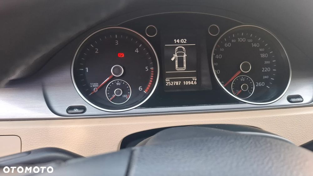 Volkswagen Passat 2.0 TDI DPF Highline - 17