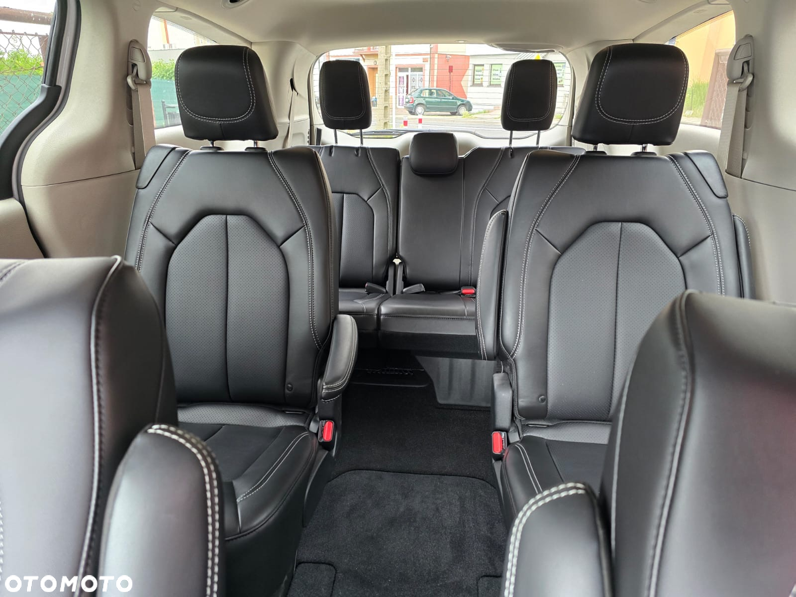 Chrysler Pacifica - 10