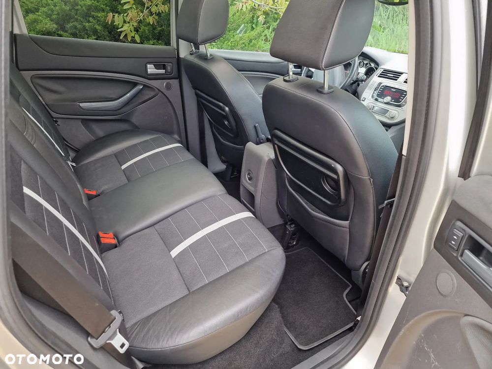 Ford Kuga 2.0 TDCi 4x4 Titanium - 36