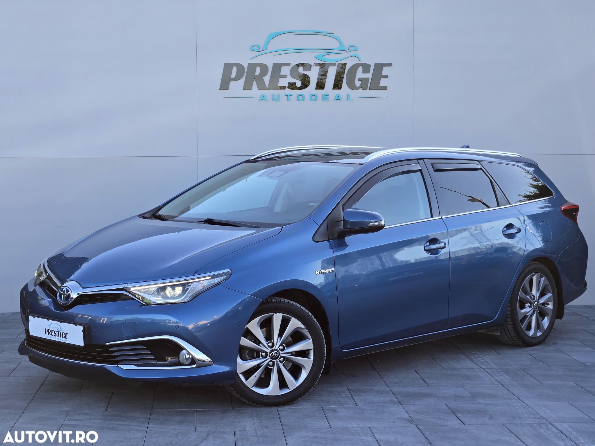 Toyota Auris 1.8 L VVT-i Hybrid Sol + - 1
