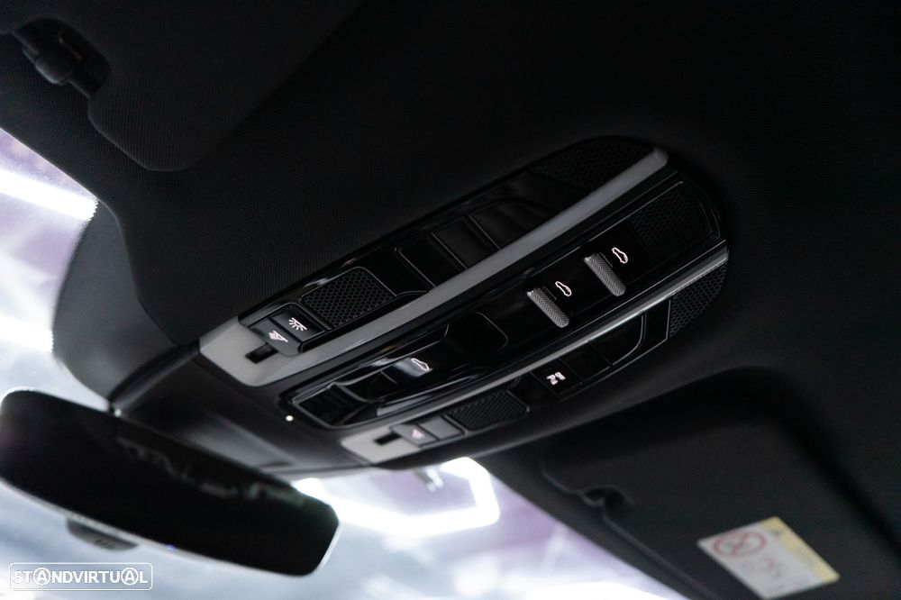 Porsche Panamera 4 E-Hybrid - 43