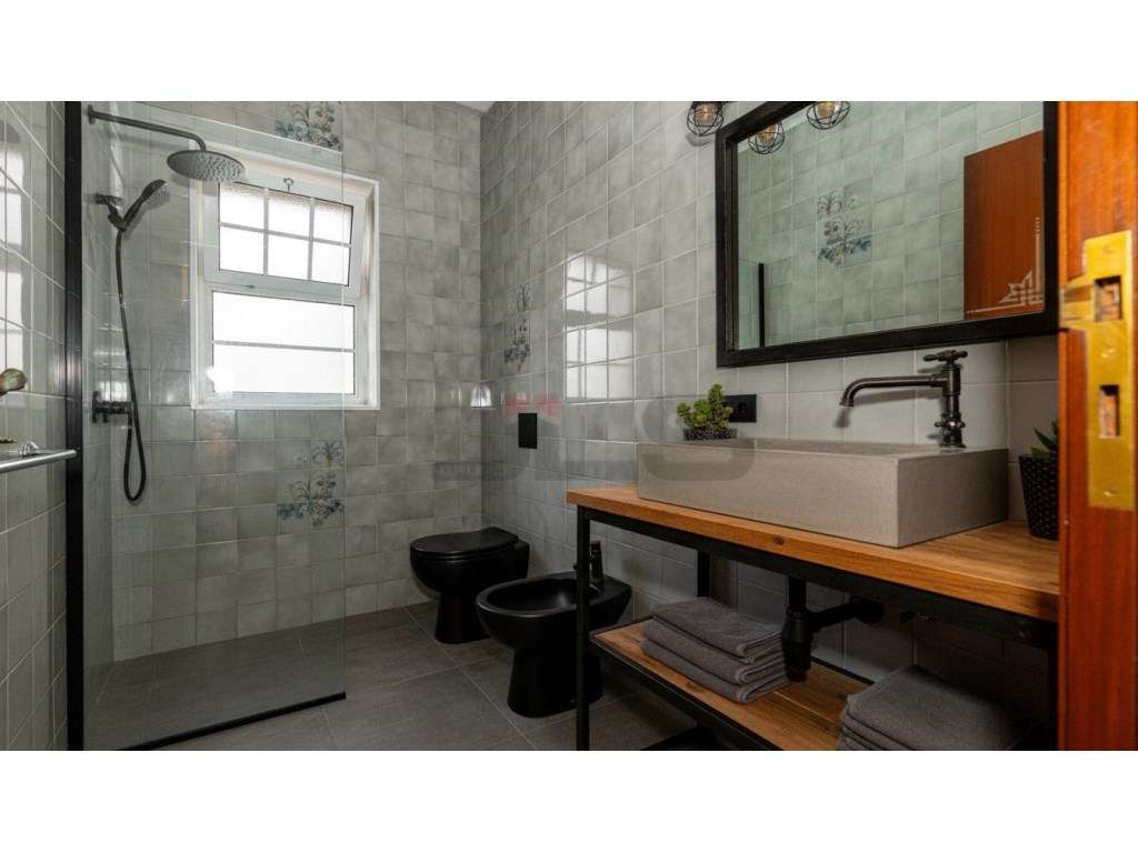 Moradia V6 Isolada no Centro de Ponta Delgada - Grande imagem: 5/58