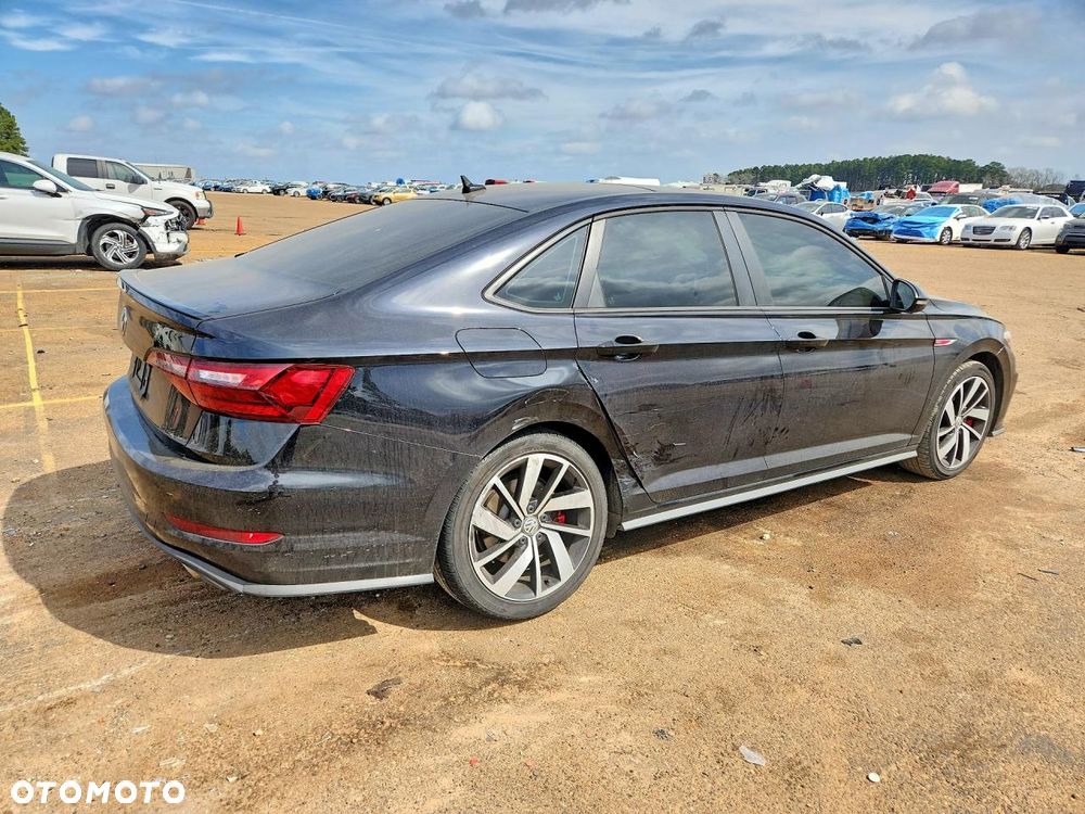 Volkswagen Jetta - 4