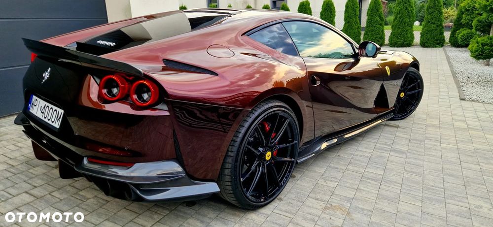 Ferrari 812 Superfast - 24