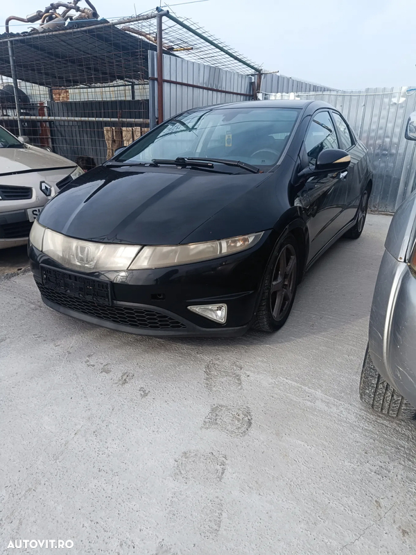 Dezmembrez Honda Civic mk8 2.2 d fabr 2008