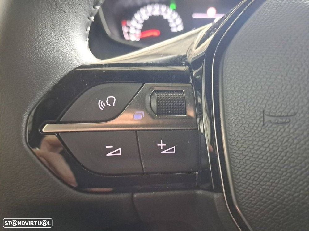 Peugeot 2008 1.2 PureTech Active Pack - 23