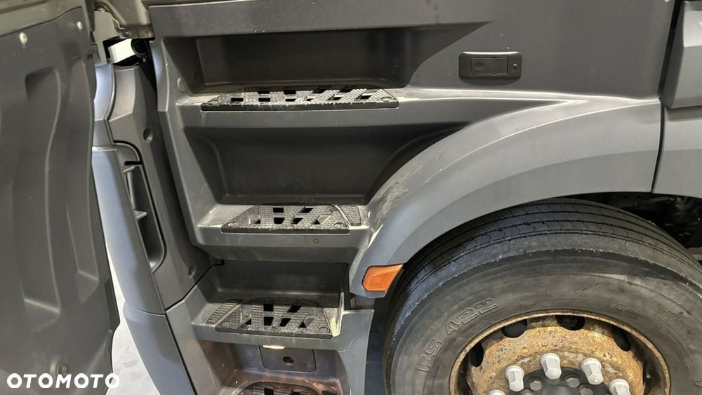 Mercedes-Benz Actros - 8