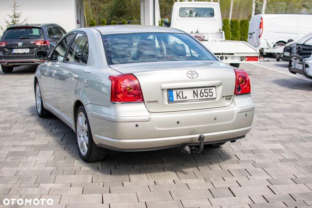 Toyota Avensis - 17