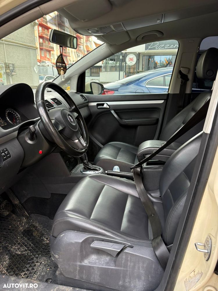 Volkswagen Touran - 11