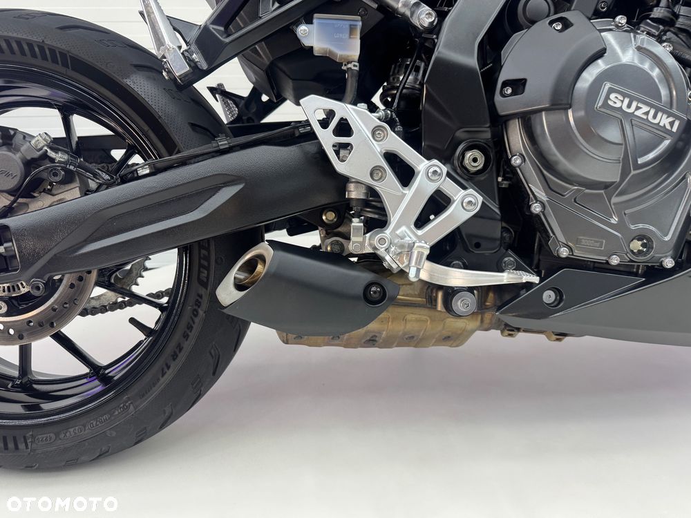 Suzuki GSX - 11