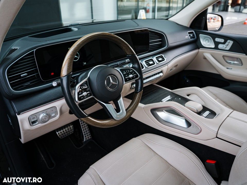 Mercedes-Benz GLS - 12