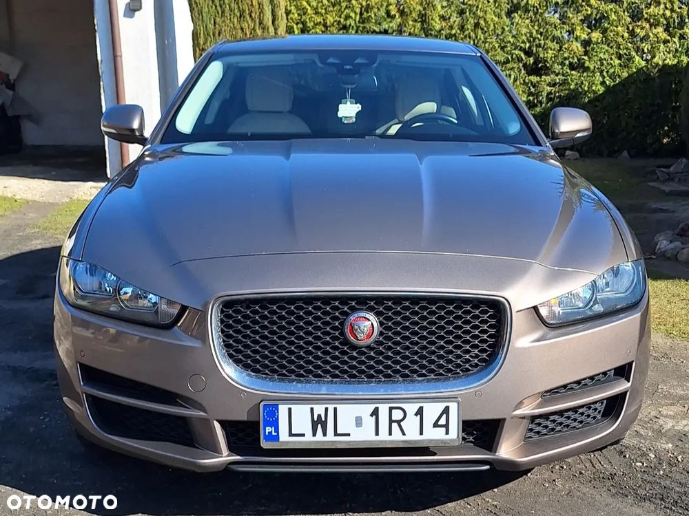 Jaguar XE 2.0 D Prestige - 2
