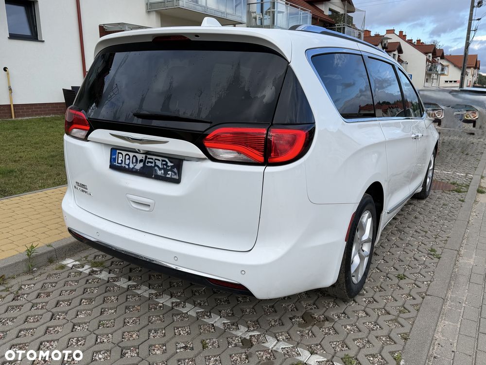 Chrysler Pacifica - 2