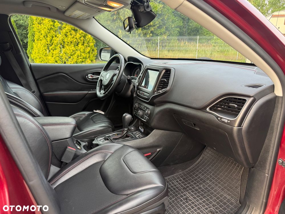 Jeep Cherokee - 16