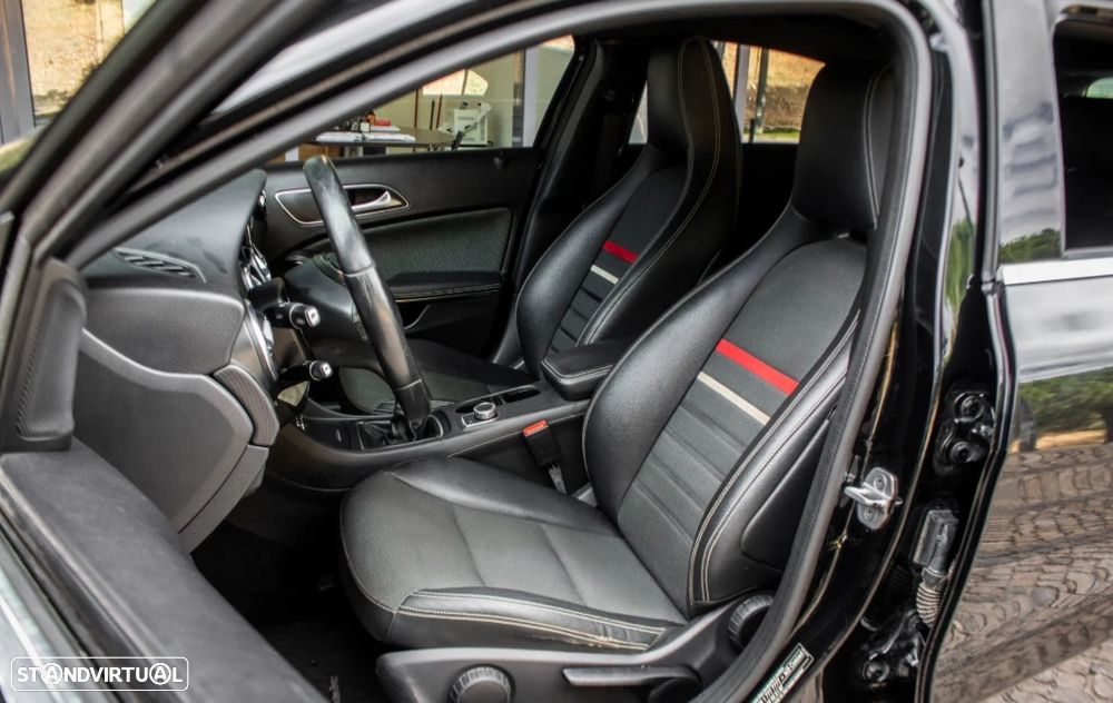 Mercedes-Benz A 180 d AMG Line - 23