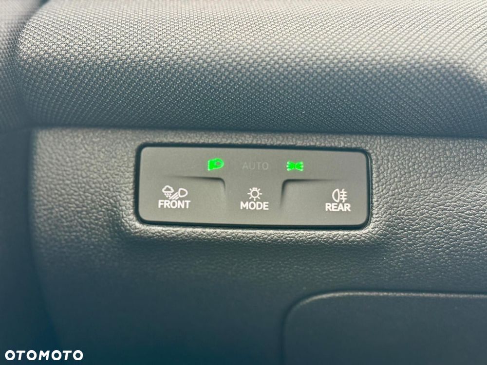 Volkswagen T-Roc 1.5 eTSI Life DSG - 25