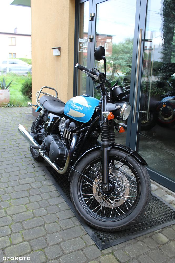 Triumph Bonneville - 4