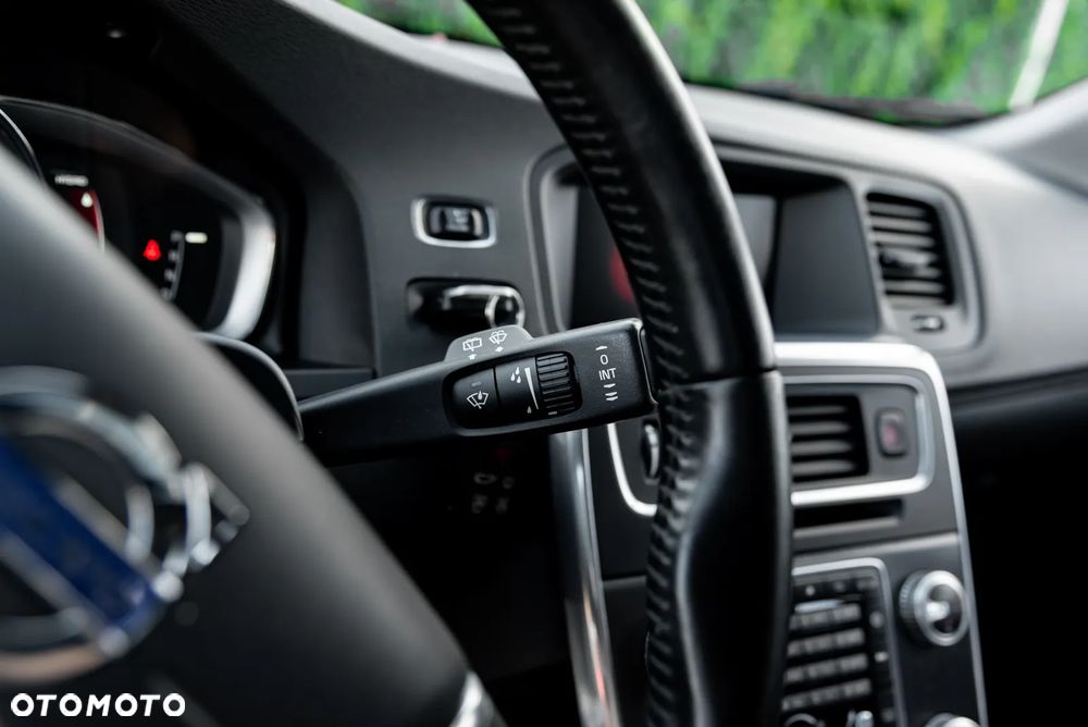 Volvo V60 D6 AWD Plug-in Hybrid Momentum - 30