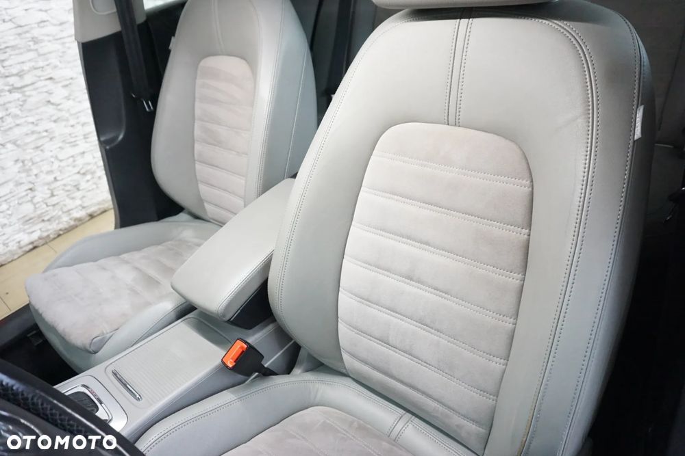 Volkswagen Passat Variant 2.0 TDI DSG Highline - 25
