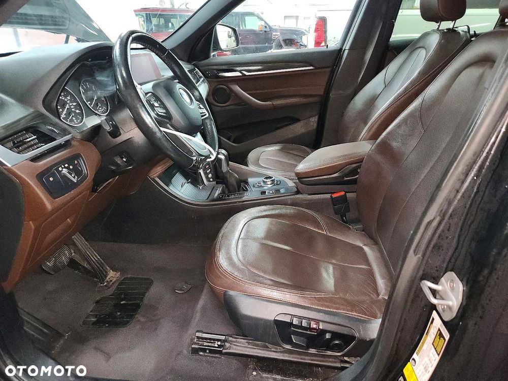 BMW X1 xDrive25i GPF Sport Line - 8