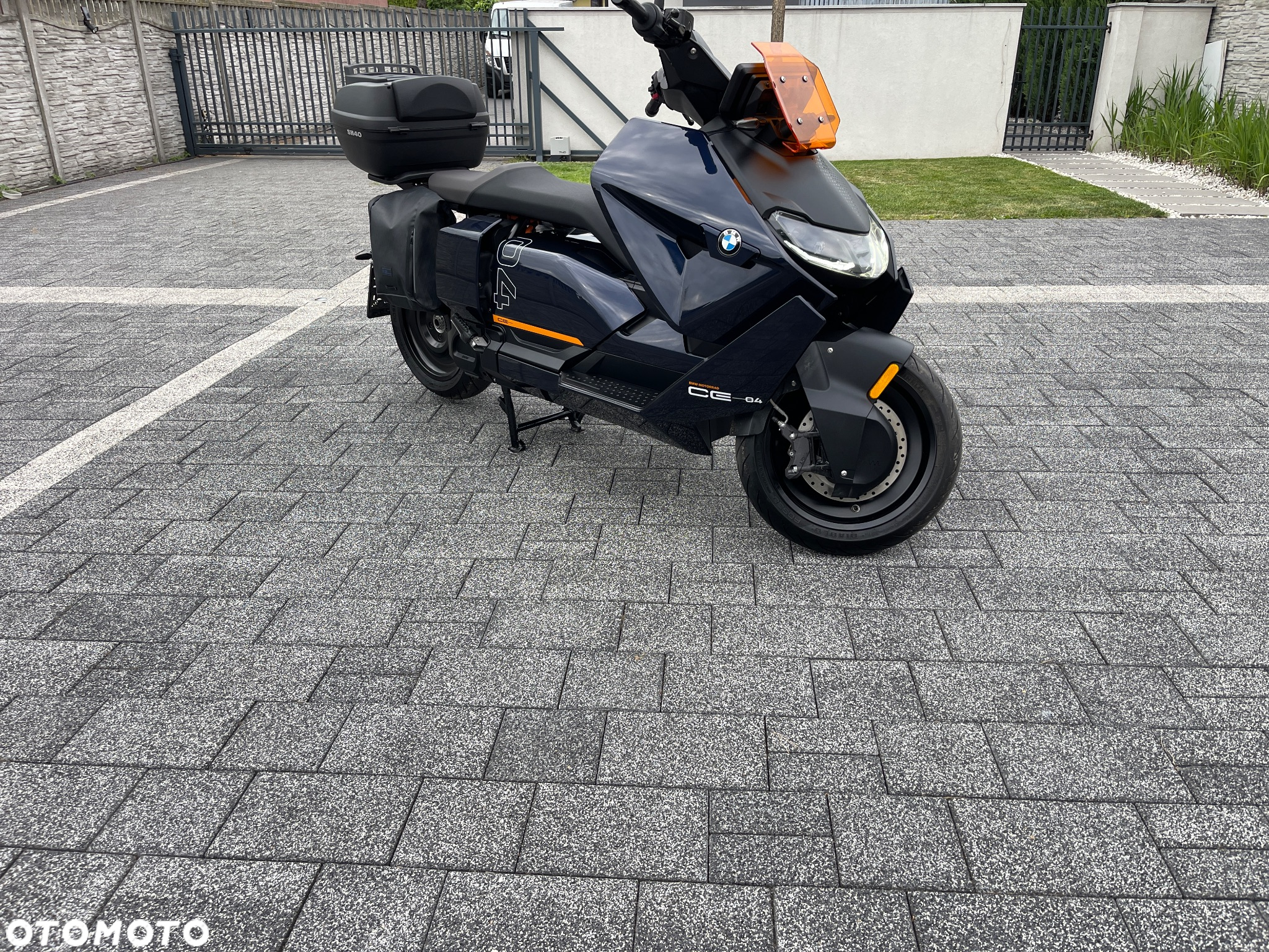 BMW CE 04 - 19