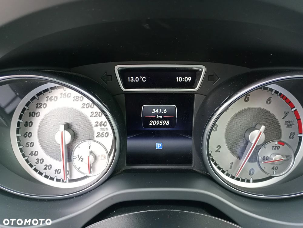 Mercedes-Benz GLA 200 UrbanStyle Edition - 31