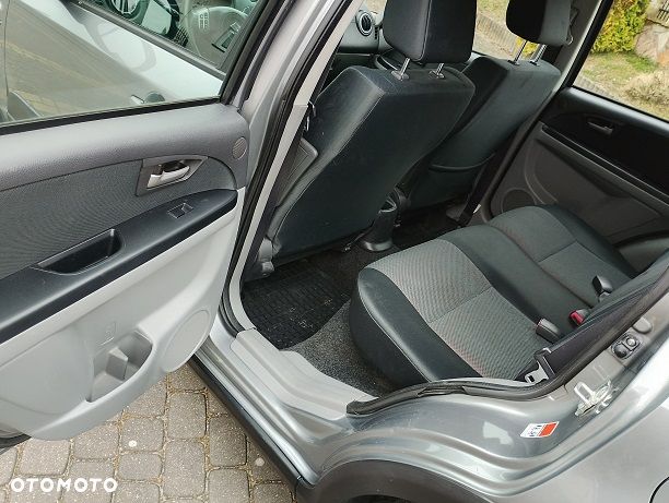 Suzuki SX4 1.9 DDiS 4WD GS / Premium - 10