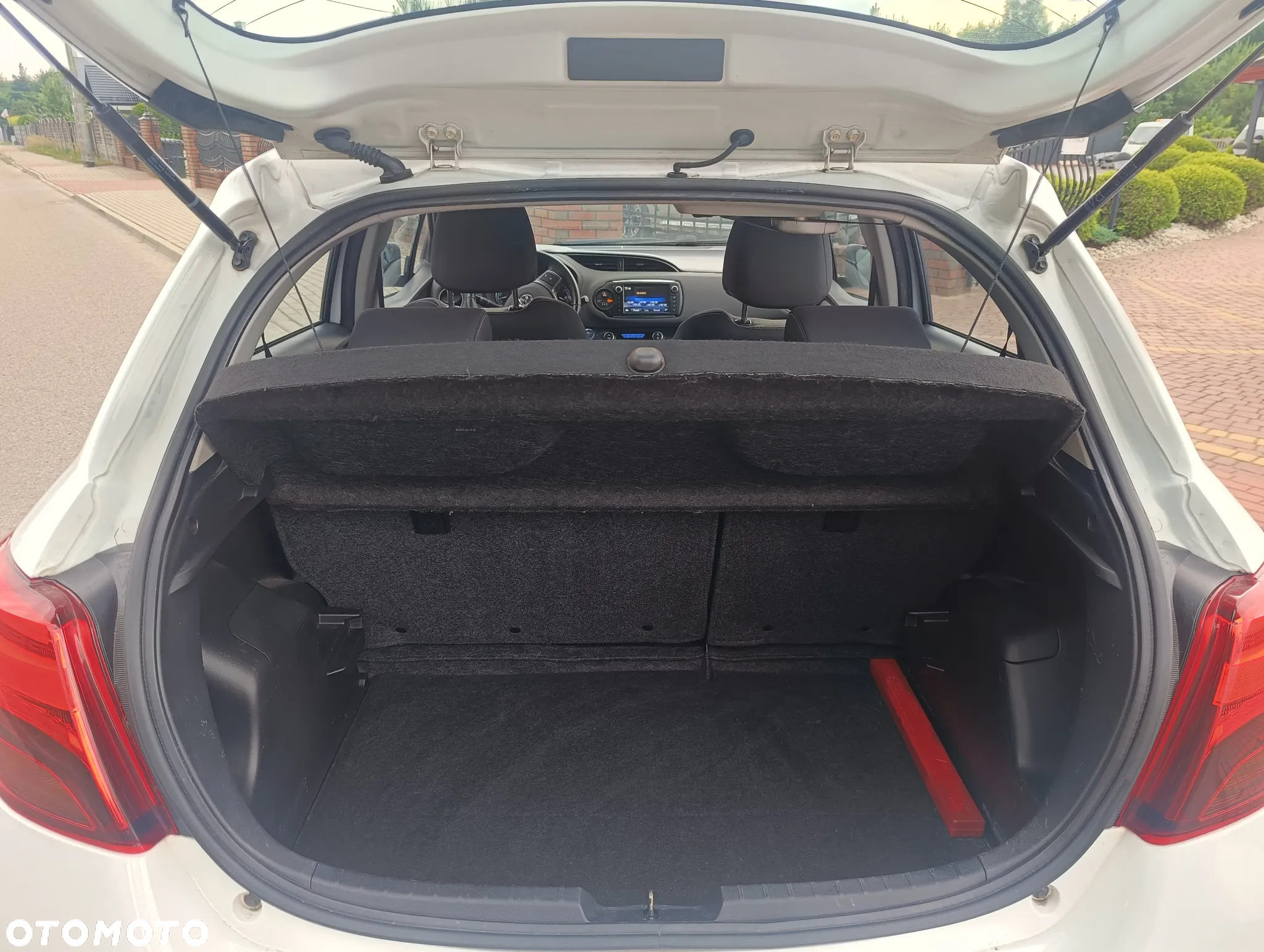 Toyota Yaris Hybrid 100 Premium - 10