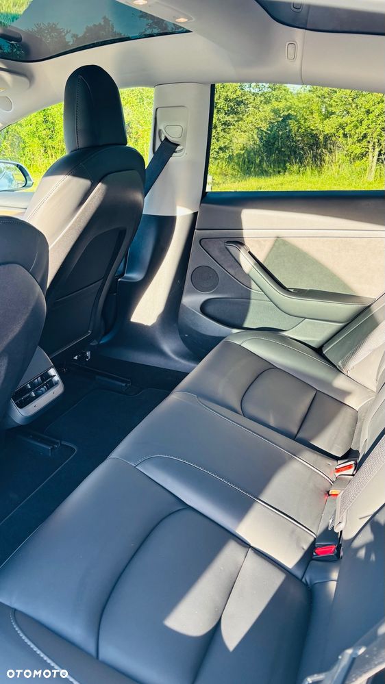 Tesla Model 3 - 7