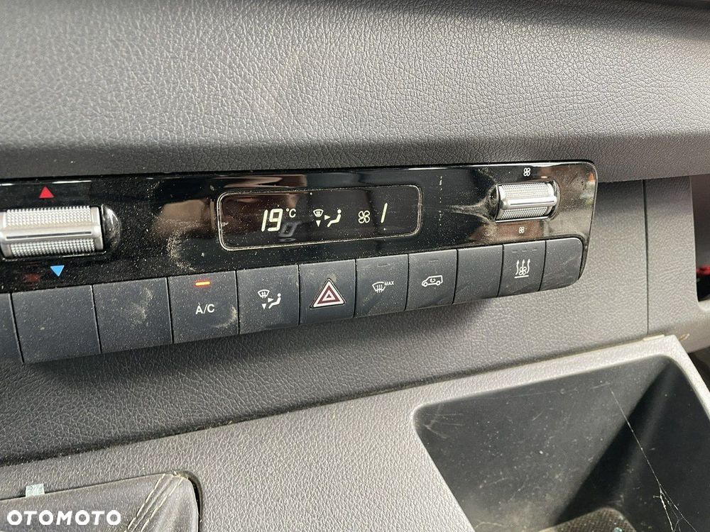 Mercedes-Benz Sprinter - 16