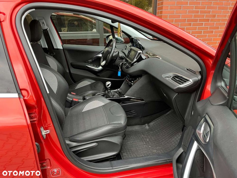 Peugeot 2008 1.2 Pure Tech Allure S&S - 25