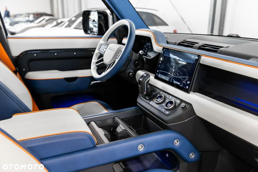 Land Rover Defender - 38